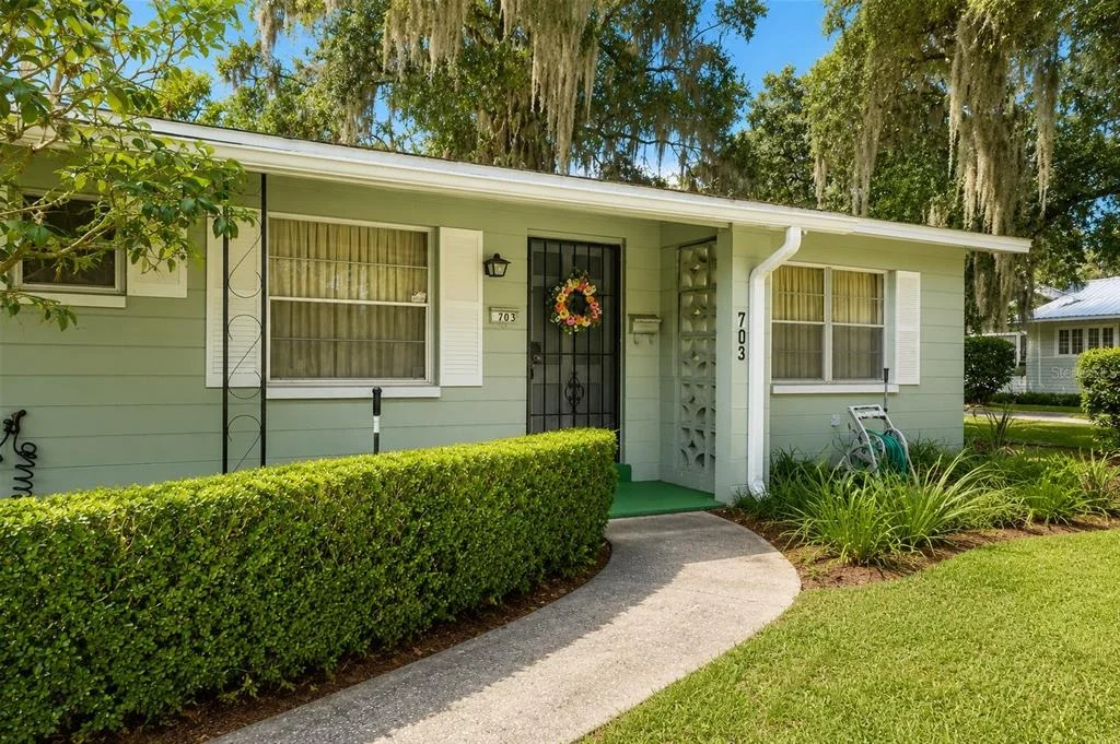 Photo of 703 NE 6TH PLACE