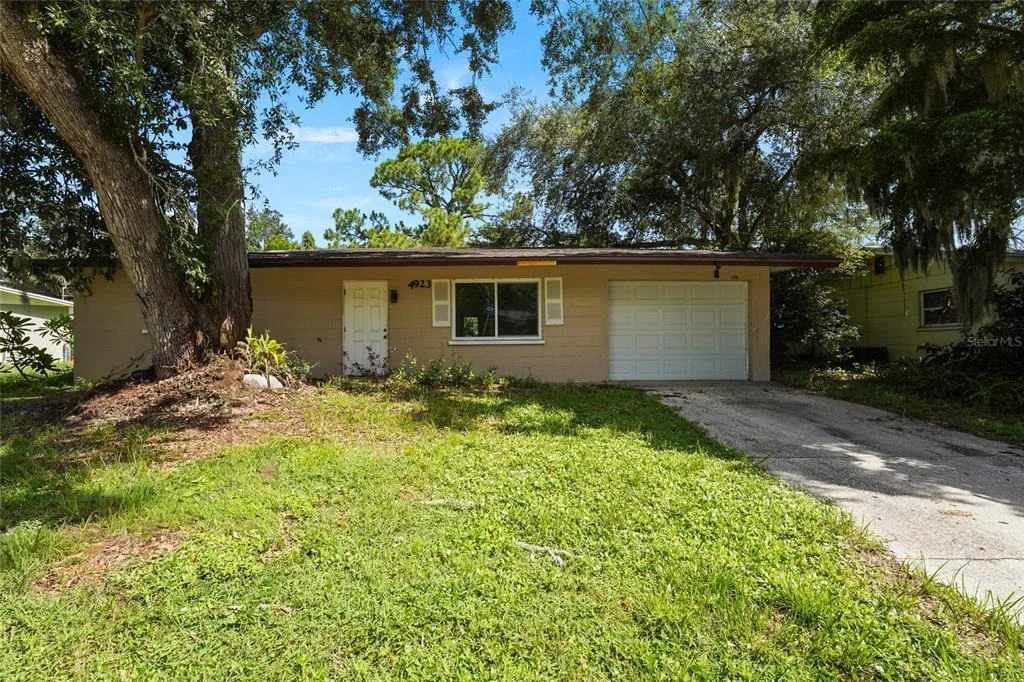 Photo of 4923 BROOKMEADE DRIVE