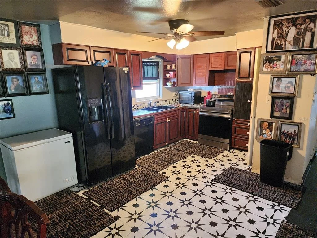 Photo of 1317 MOSS LANE