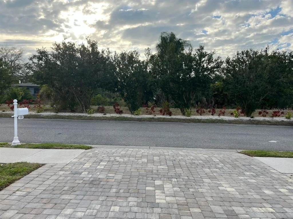 Photo of 4398 SUMMERTREE ROAD