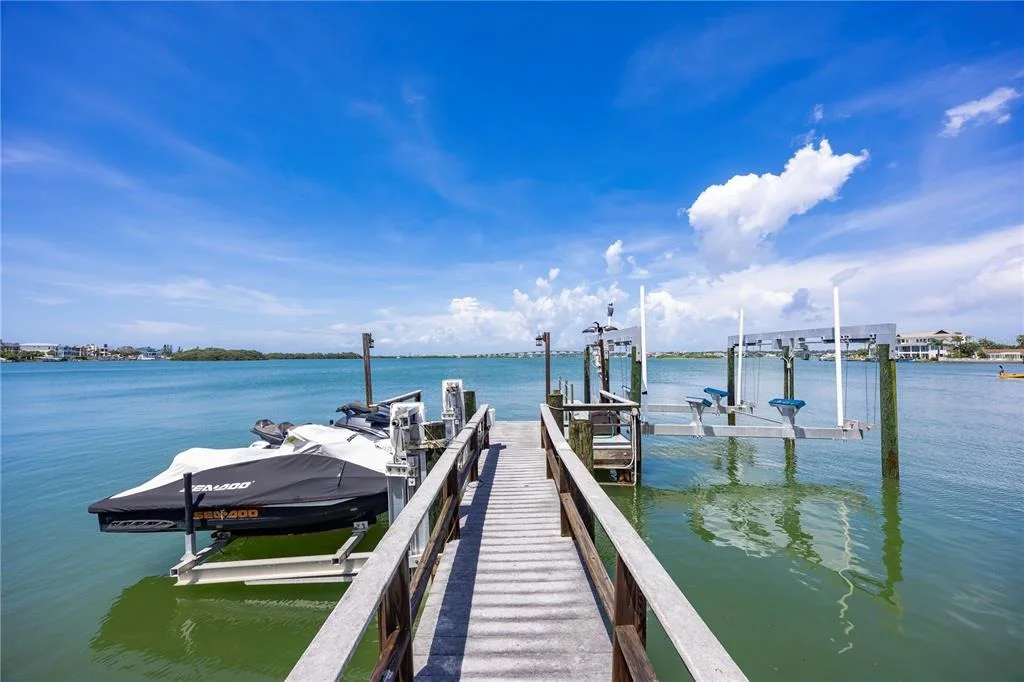 Photo of 306 HARBOR DRIVE
