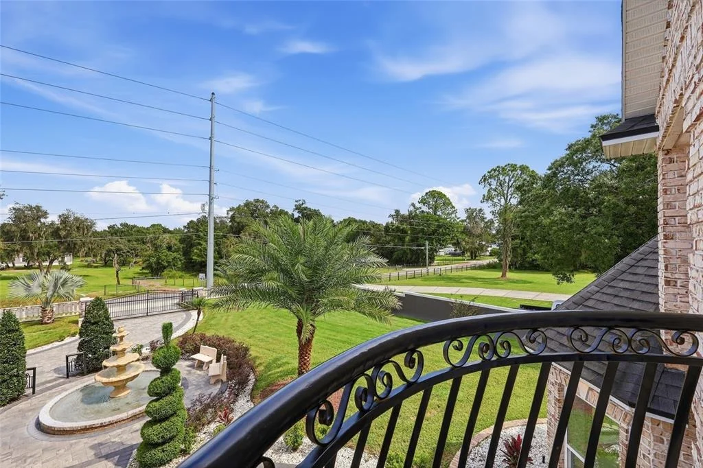 Photo of 416 W SOCRUM LOOP ROAD
