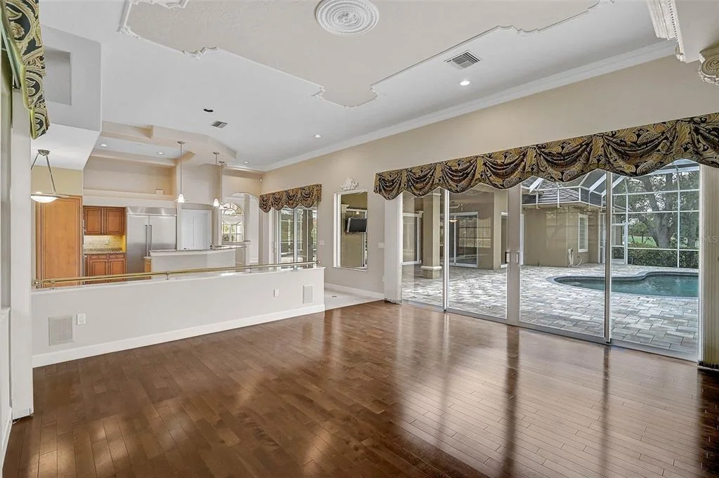 Photo of 852 MACEWEN DRIVE