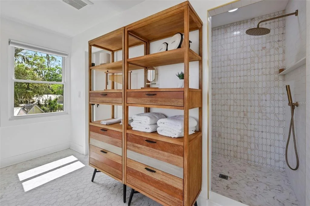 Photo of 39 E PARK AVENUE