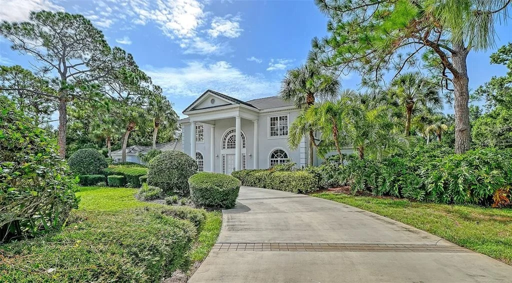 Photo of 916 MACEWEN DRIVE