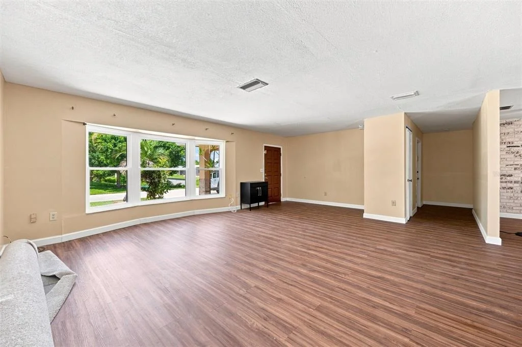 Photo of 352 LAKE ROAD