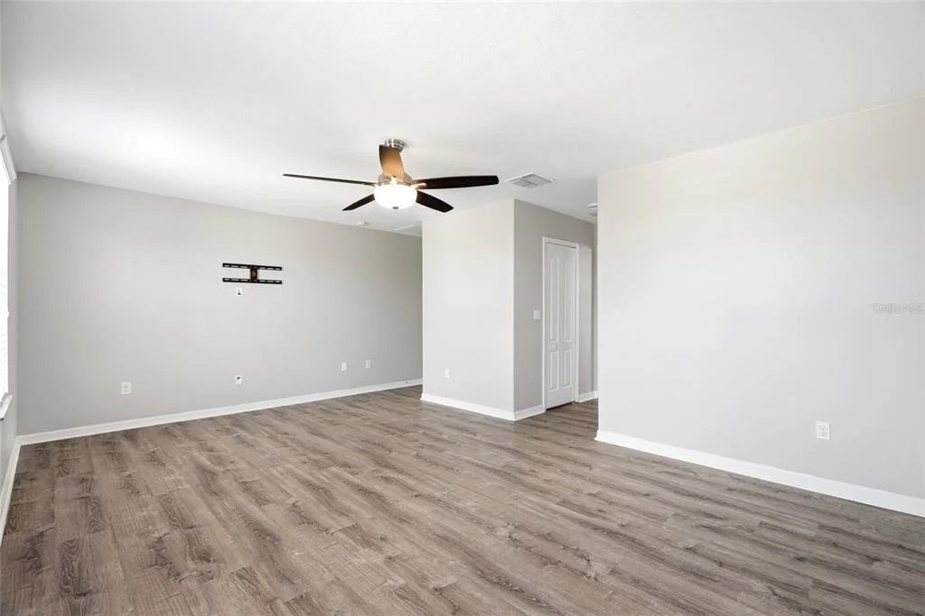 Photo of 909 MEADOW GLADE DRIVE