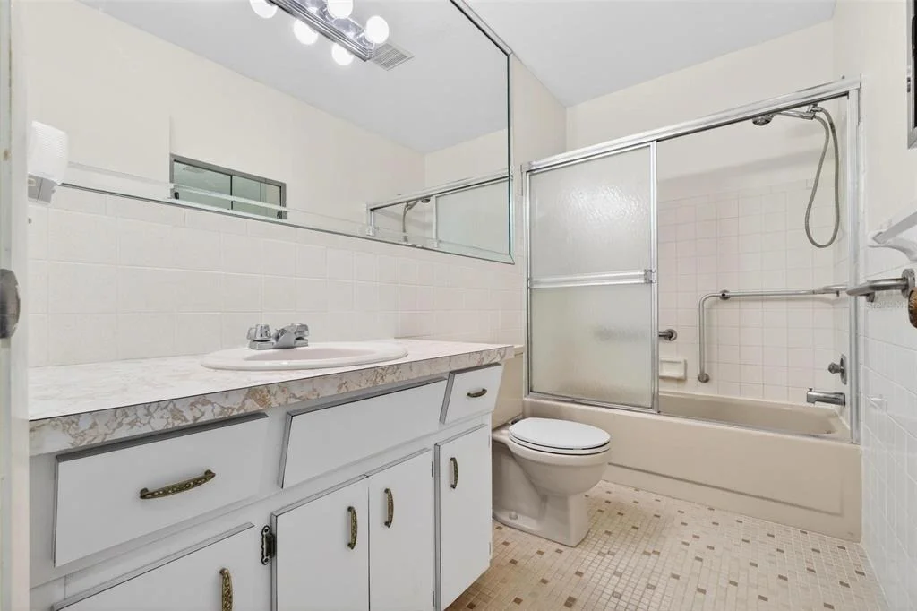 Photo of Unit 6 at 2440 WORLD PARKWAY BOULEVARD