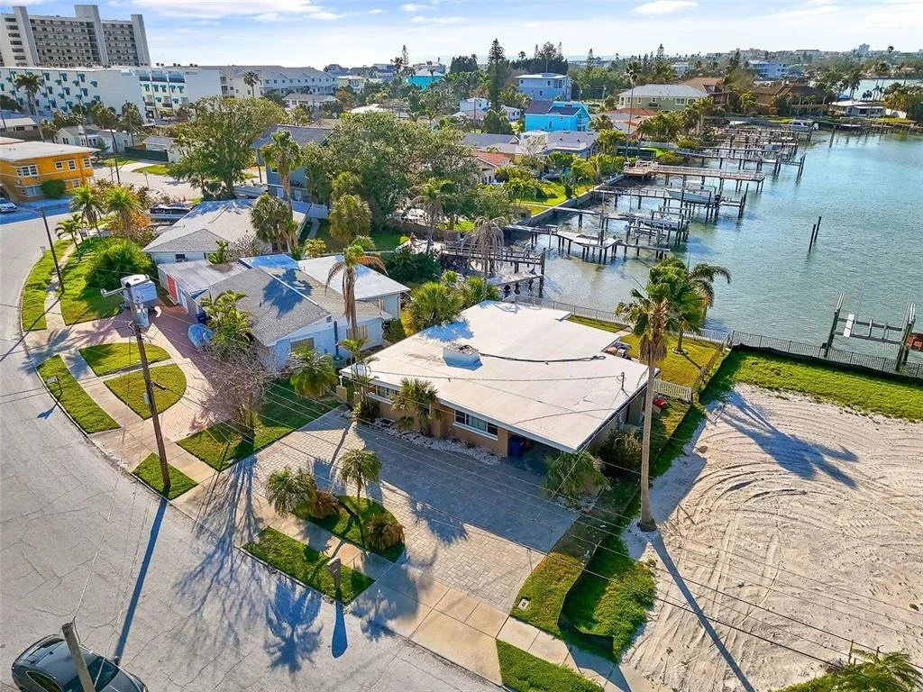 Photo of 15305 HARBOR DRIVE