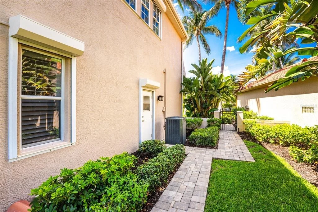 Photo of 3341 SUNSET KEY CIRCLE