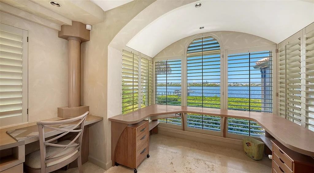 Photo of 321 LOOKOUT POINT DRIVE