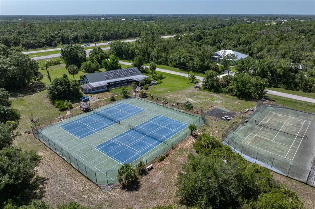 Photo of 2065 DUNCAN ROAD