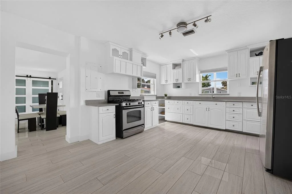 Photo of 6484 ANGLE PLACE