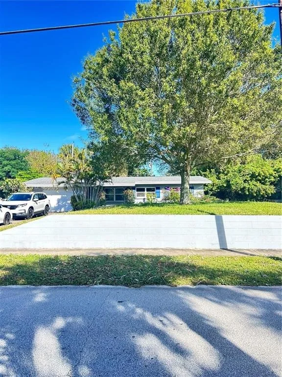 Photo of 118 BOUGAINVILLEA DRIVE