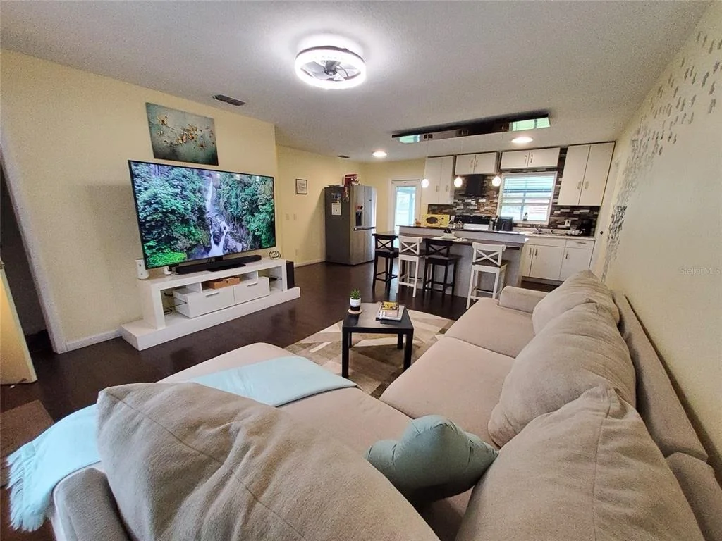 Photo of 1319 MANOR DRIVE