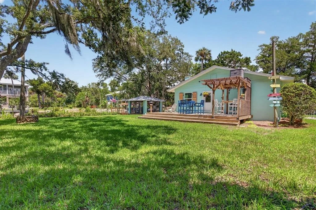 Photo of 6086 ISLAND DRIVE