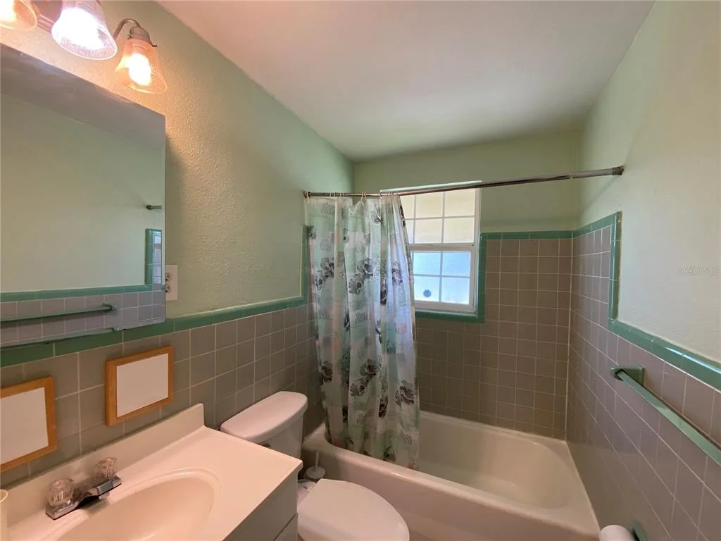 Photo of 910 LAKE AVENUE