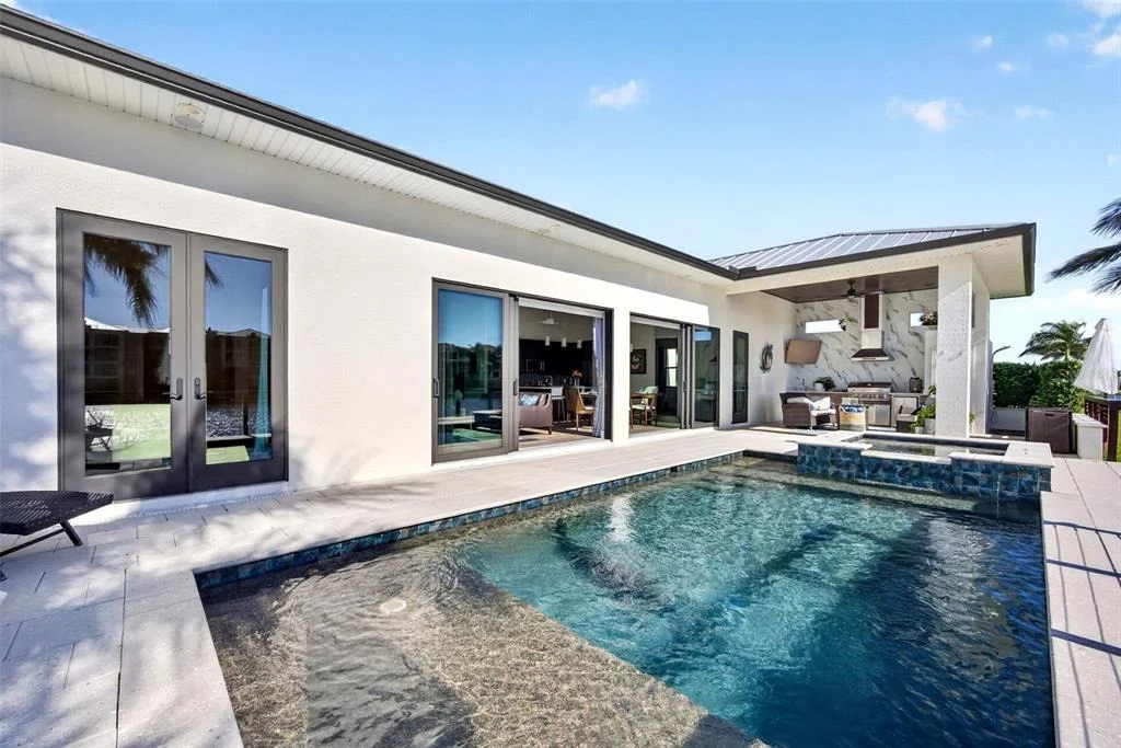 Photo of 125 COLONY POINT DRIVE