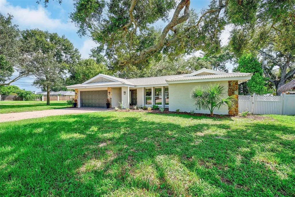 Photo of 833 TALLOWOOD DRIVE