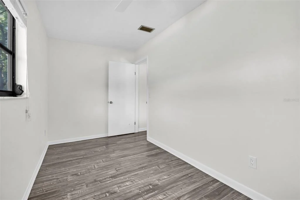 Photo of 810 WARREN ROAD