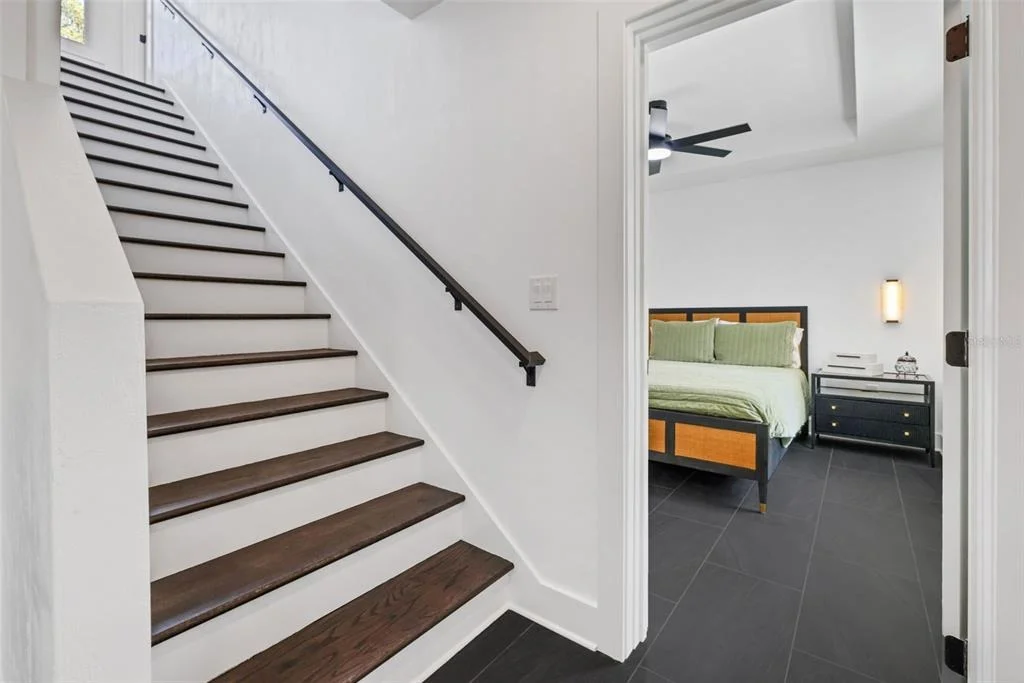 Photo of 39 E PARK AVENUE