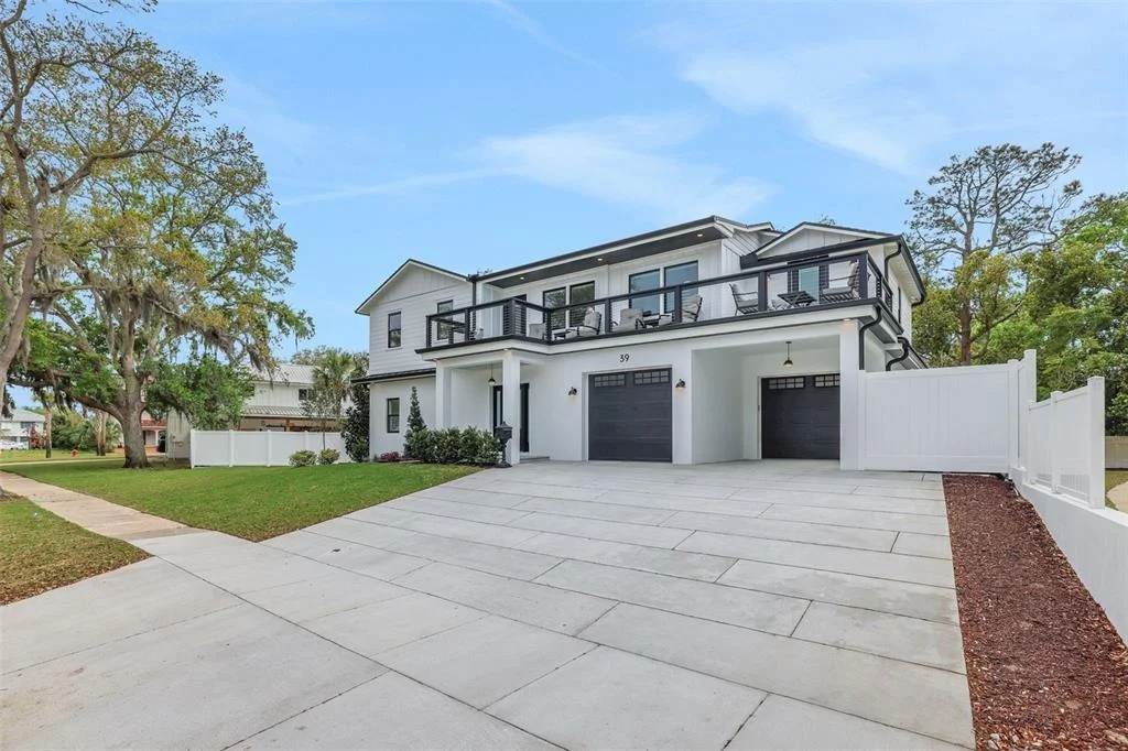 Photo of 39 E PARK AVENUE
