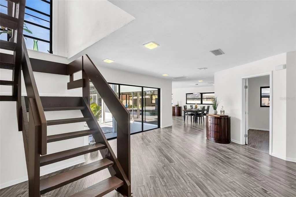 Photo of 810 WARREN ROAD