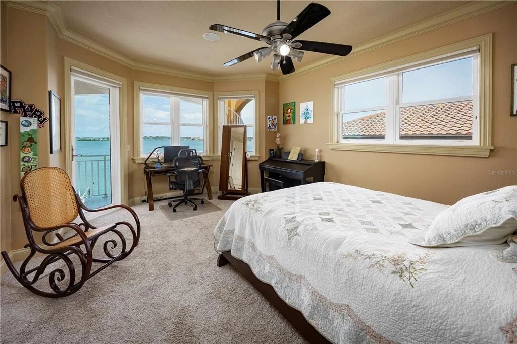 Photo of 306 HARBOR DRIVE