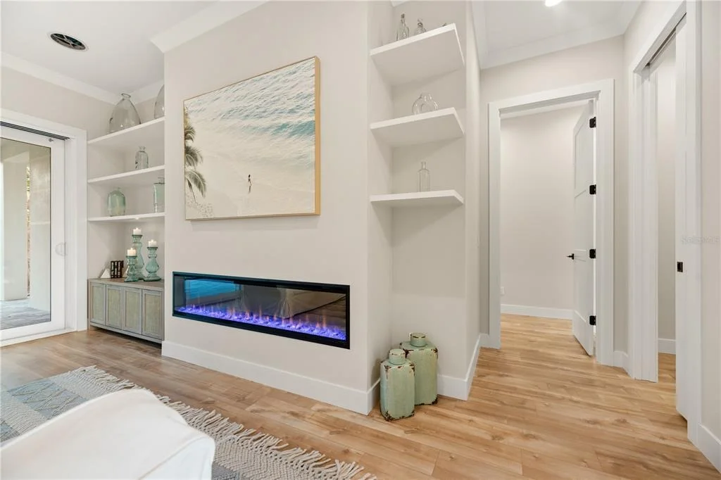 Photo of 2549 PALM AVENUE