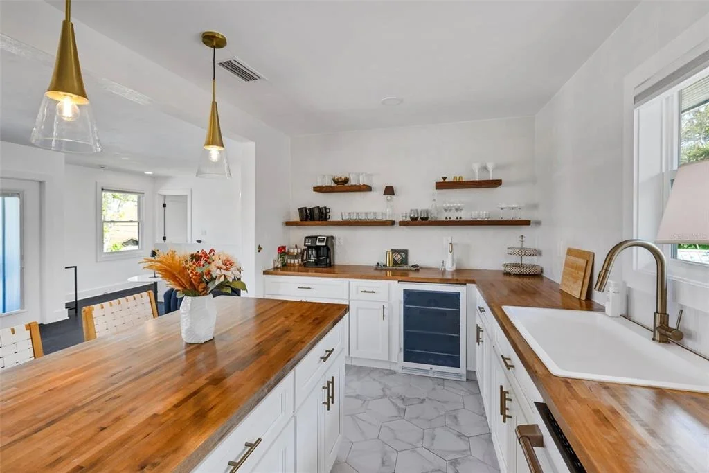 Photo of 39 E PARK AVENUE