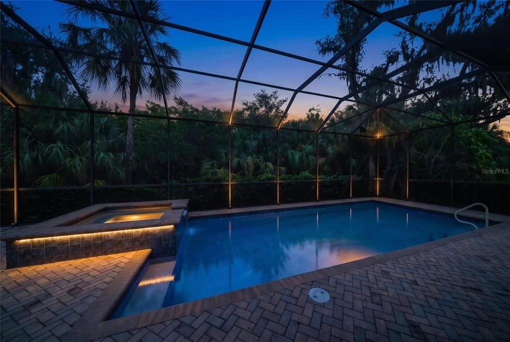 Photo of 921 RIVERSCAPE STREET