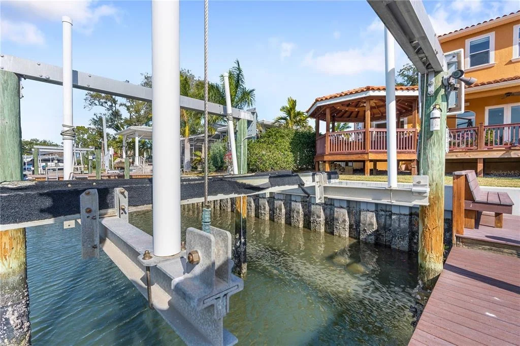 Photo of 3952 VERSAILLES DRIVE