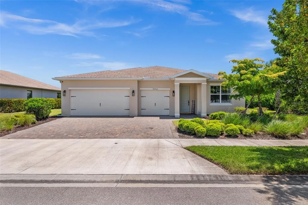 Photo of 43763 LONGLEAF LANE