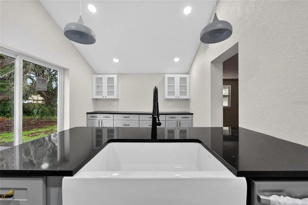 Photo of 8809 DYER ROAD