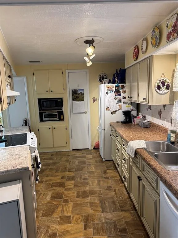 Photo of 6 LAFITTE DRIVE