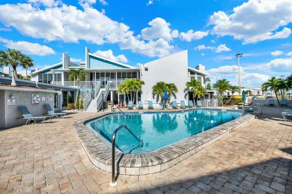 Photo of Unit E at 169 MEDALLION BOULEVARD