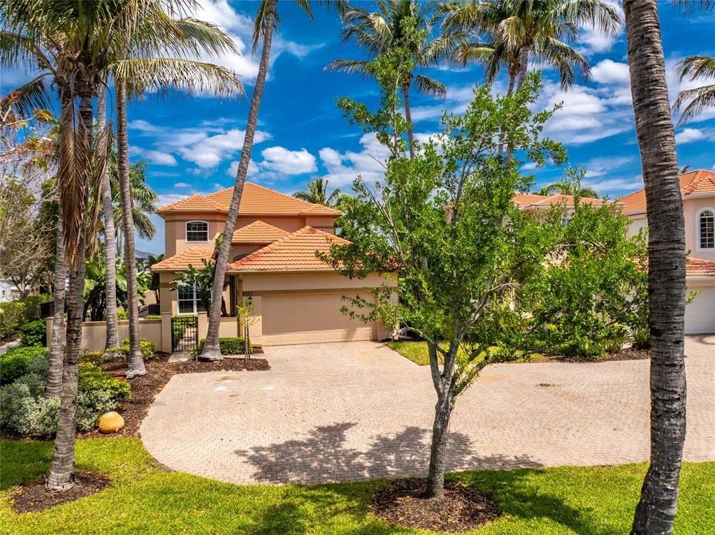 Photo of 3337 SUNSET KEY CIRCLE