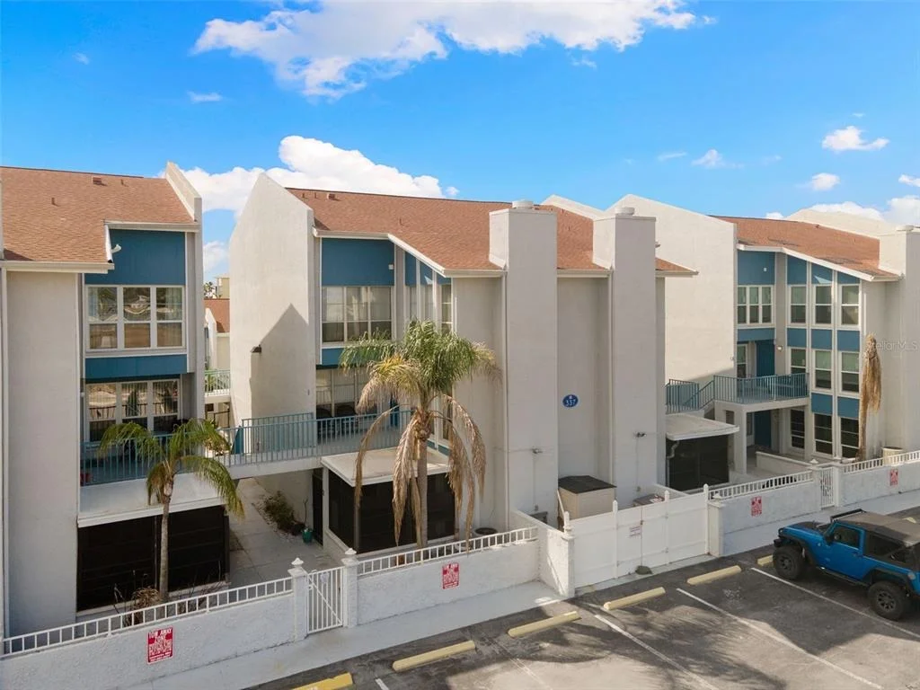 Photo of Unit G at 337 REX PLACE