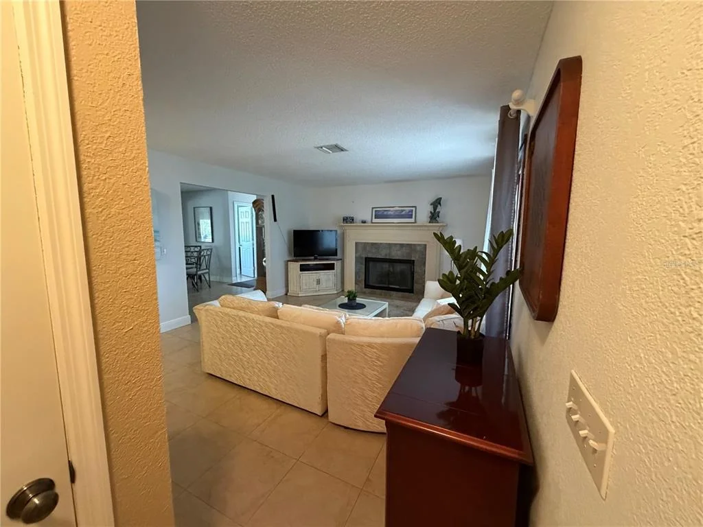 Photo of 1500 CREST DRIVE