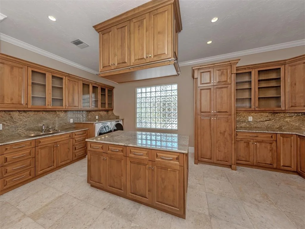 Photo of 630 N RIVER ROAD
