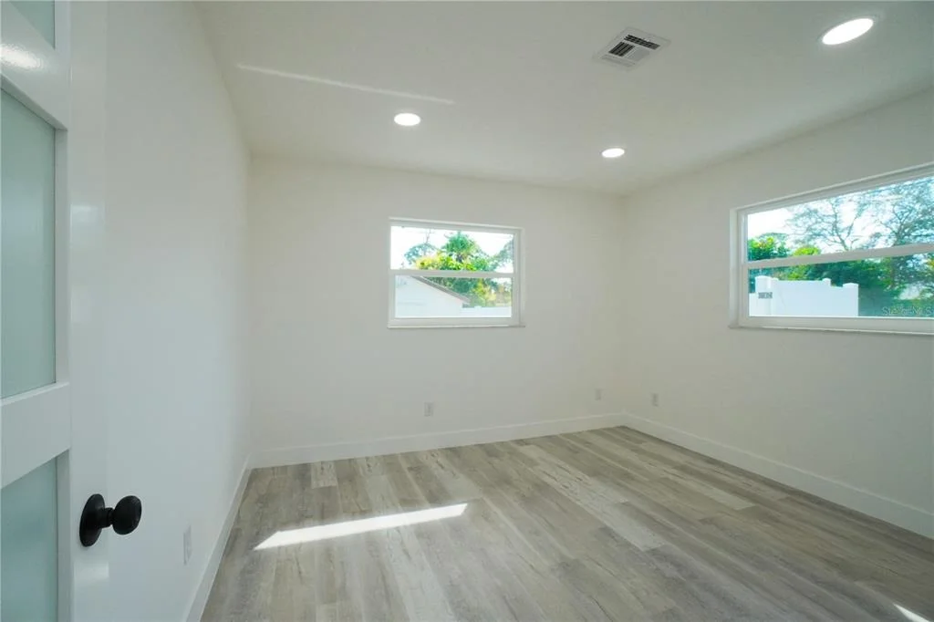 Photo of 1461 ROYAL ROAD