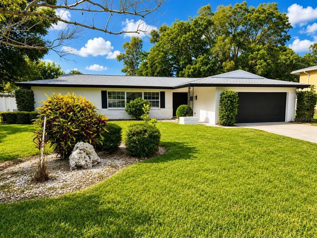 Photo of 810 ALLAMANDA DRIVE
