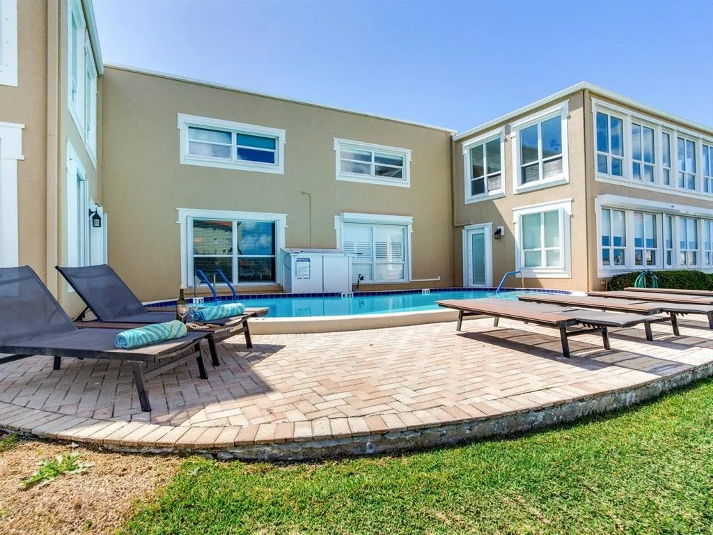Photo of Unit B at 210 DOLPHIN POINT