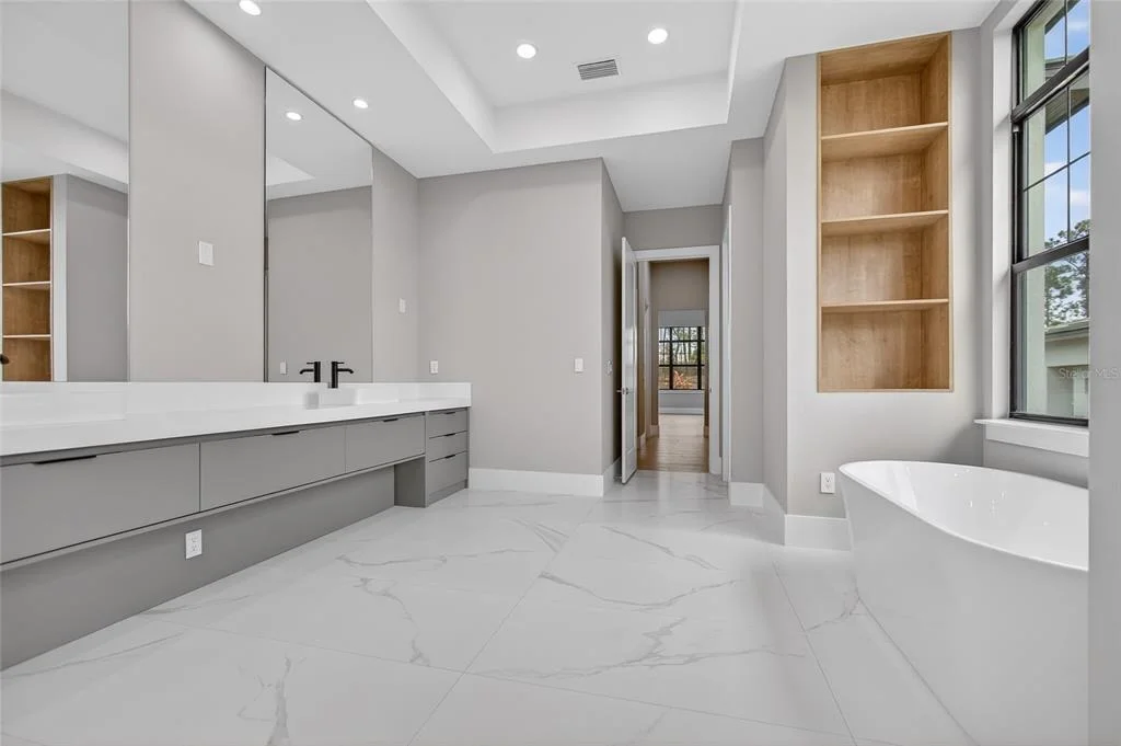 Photo of 16130 PENDIO DRIVE