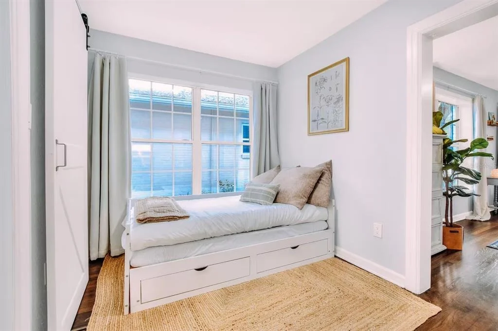 Photo of 1302 LAKE ELBERT DR SE
