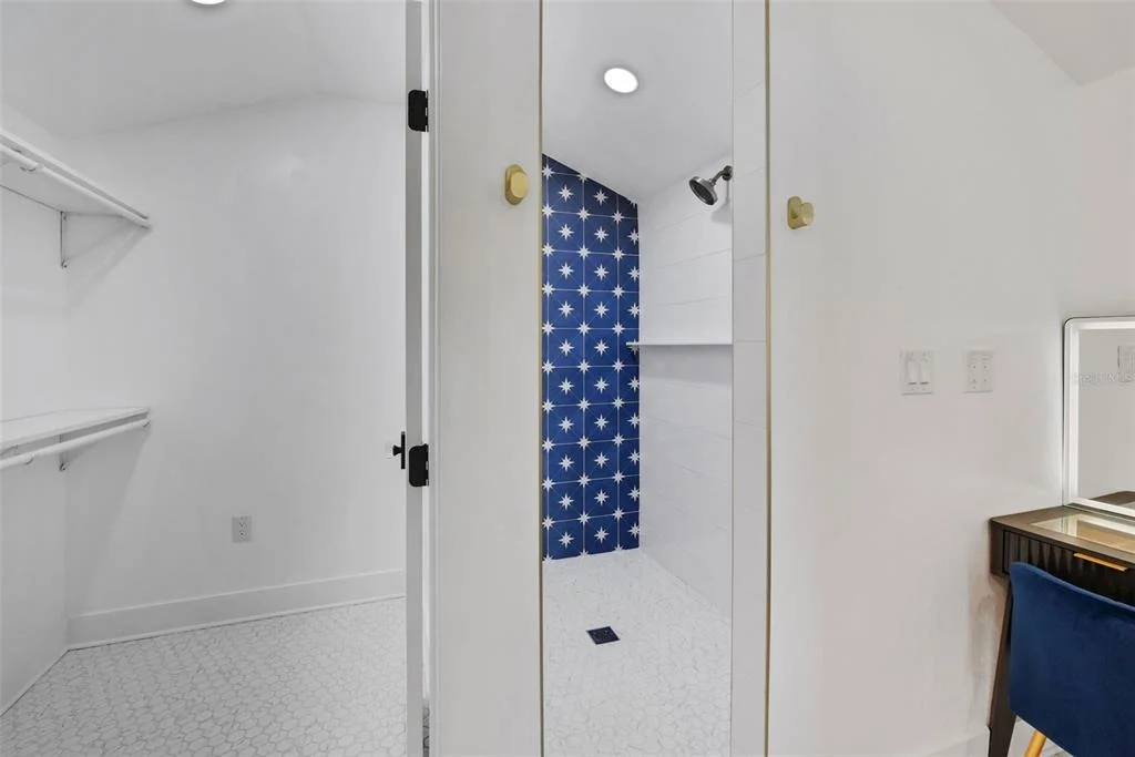 Photo of 39 E PARK AVENUE