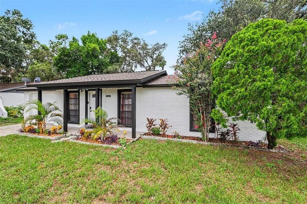 Photo of 8253 GREENLEAF CIRCLE