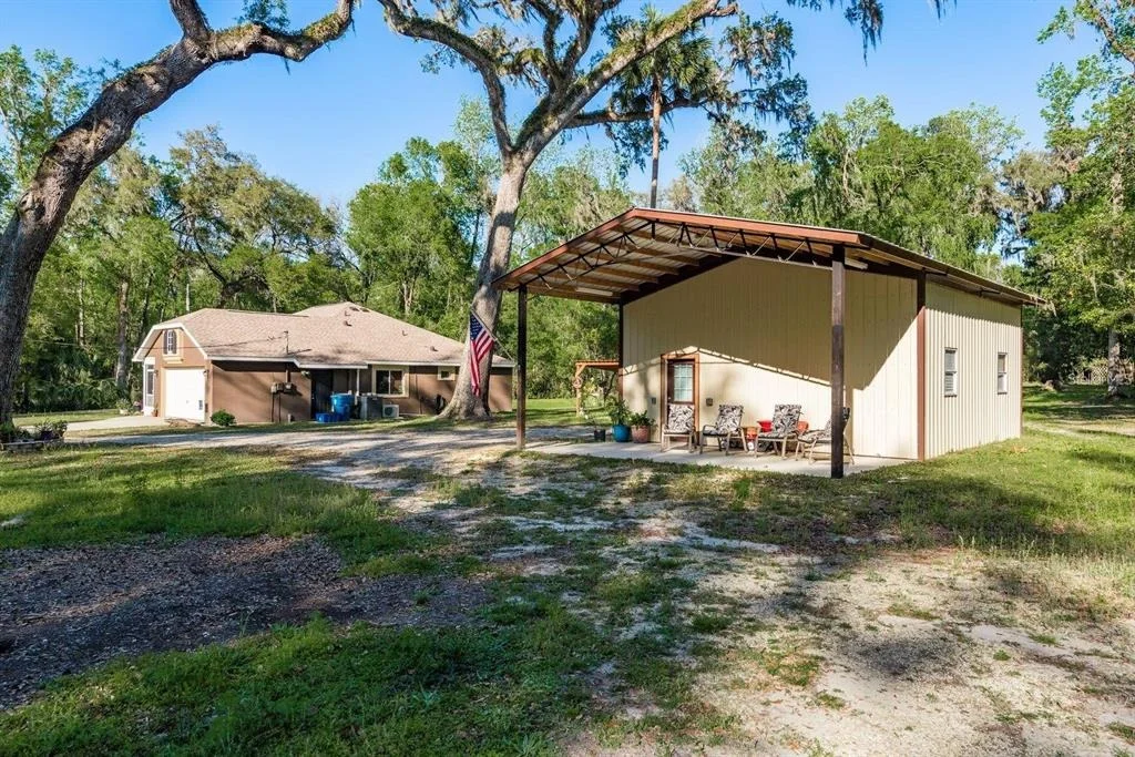 Photo of 7182 GRIFFIN ROAD