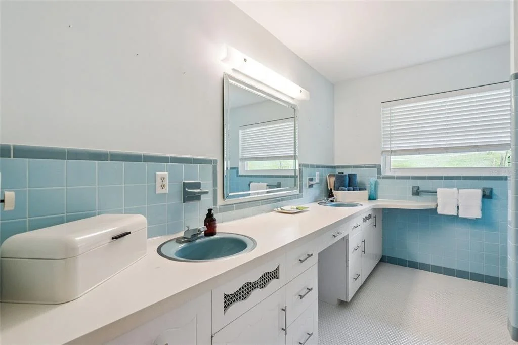 Photo of 2422 TOPPING PLACE