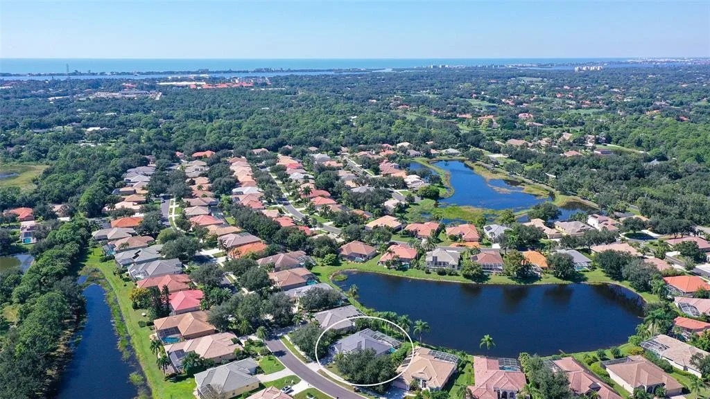 Photo of 335 PARK TRACE BOULEVARD